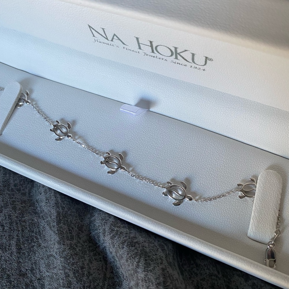 Brand New in box Na Hoku Silver Turtle Bracelet